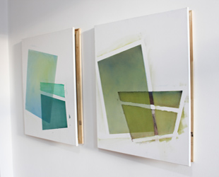 Kirsten Kötter: Freiheit des Raumes, Dyptichon, 2012, je 90 × 70 cm, wie ein Buch im Raum, Öl, Acryl