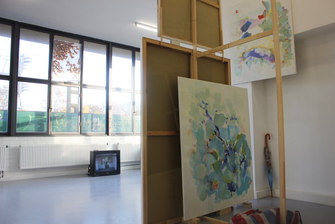 Kirsten Kötter: Kunst als Architektur einer freien Gesellschaft (installation view), Ausstellung 23.11.-14.12.2014, Kunstfabrik Darmstadt, ehemaliger Bahnhof Wixhausen