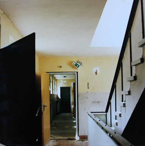 Corridor / Flur, 2002, photography, 70 × 70 cm,
  photo series Jugendherberge Veckerhagen (Kirsten Kötter)